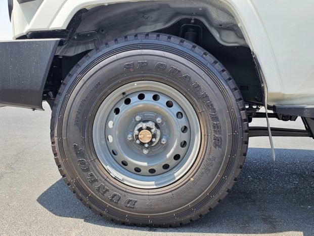 TOYOTA LAND CRUISER PICKUP Image 10