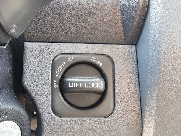 TOYOTA LAND CRUISER PICKUP Image 9
