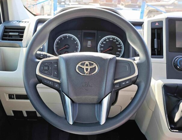 TOYOTA HIACE Image 16