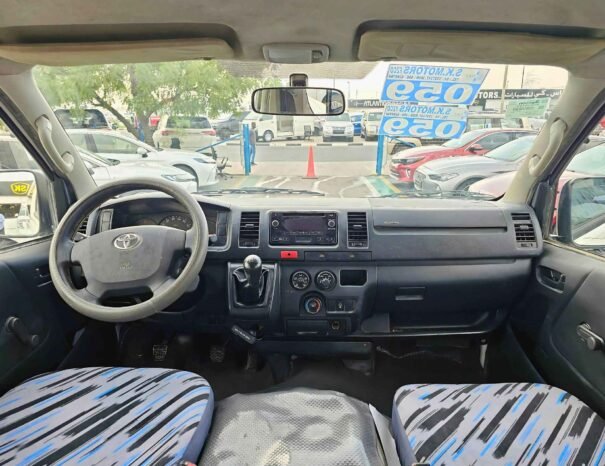 TOYOTA HIACE STANDRAD ROOF PASSENGER VAN 2022 V4 2.7L M/T