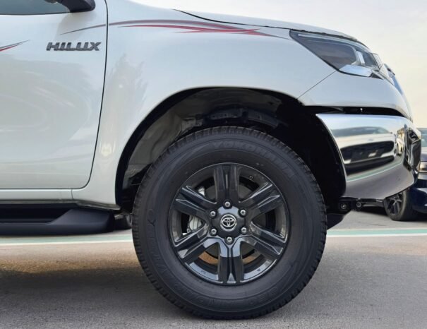 TOYOTA HILUX SR5 2025 PETROL V4 2.7L M/T