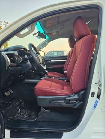 TOYOTA HILUX Image 6