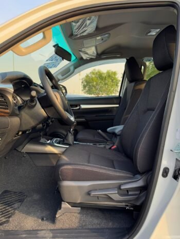 TOYOTA HILUX SR5 2025 PETROL V4 2.7L M/T