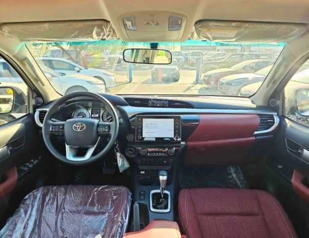 TOYOTA HILUX SR5 2025 ESSENCE 4 CYLINDRES 2.7L BOÎTE AUTO