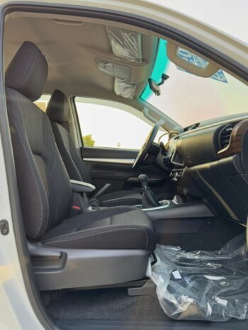 TOYOTA HILUX SR5 2025 PETROL V4 2.7L M/T