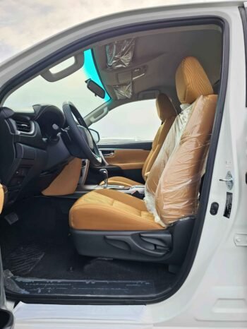 TOYOTA FORTUNER Image 6