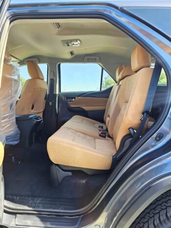 TOYOTA FORTUNER Image 4