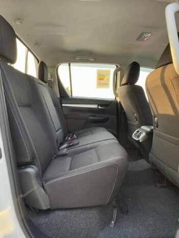 TOYOTA HILUX SR5 2025 PETROL V4 2.7L M/T
