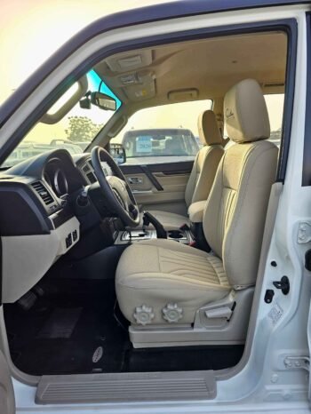 MITSUBISHI PAJERO Image 8