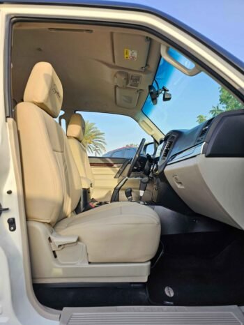 MITSUBISHI PAJERO Image 7
