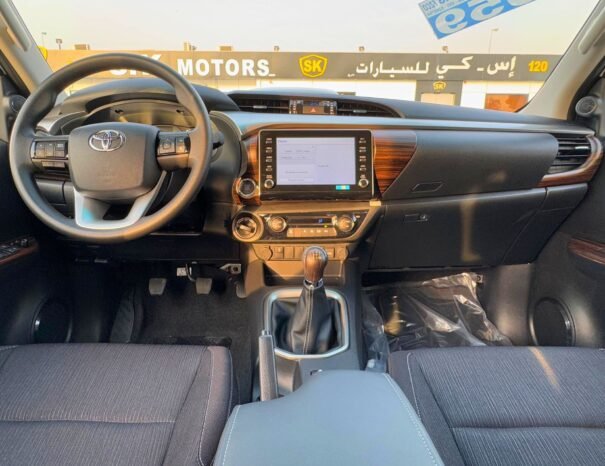 TOYOTA HILUX SR5 2025 PETROL V4 2.7L M/T