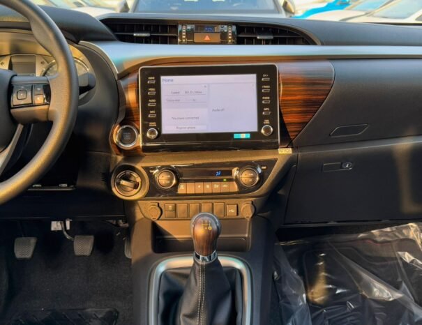 TOYOTA HILUX SR5 2025 PETROL V4 2.7L M/T