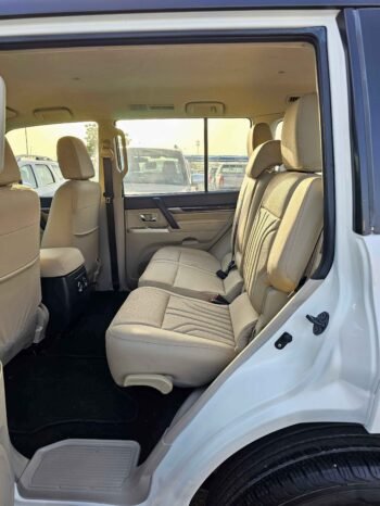 MITSUBISHI PAJERO Image 6