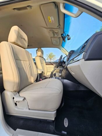 MITSUBISHI PAJERO Image 4