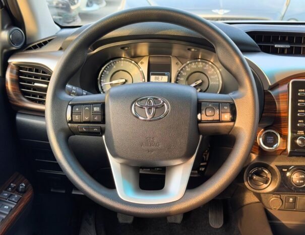 TOYOTA HILUX SR5 2025 PETROL V4 2.7L M/T