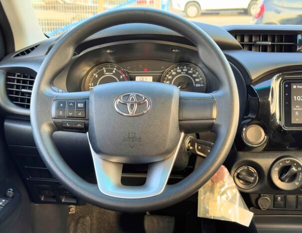 TOYOTA HILUX Image 2