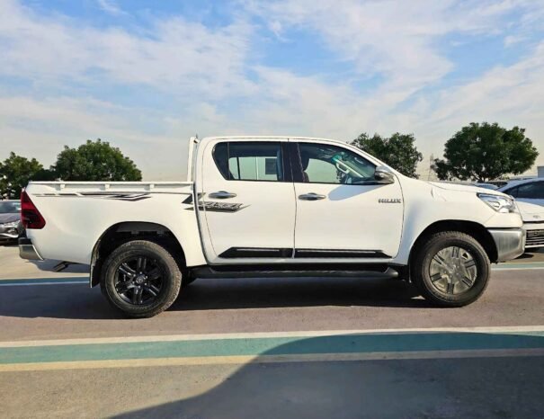 TOYOTA HILUX SR5 2025 ESSENCE 4 CYLINDRES 2.7L BOÎTE AUTO