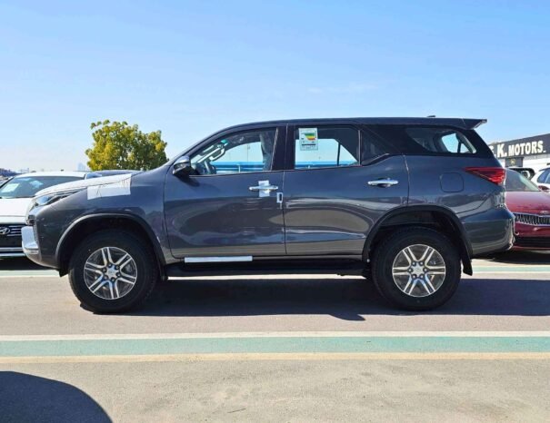 TOYOTA FORTUNER SR5 2024 PETROL V6 4.0L A/T