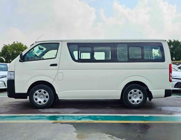 TOYOTA HIACE STANDRAD ROOF PASSENGER VAN 2022 V4 2.7L M/T