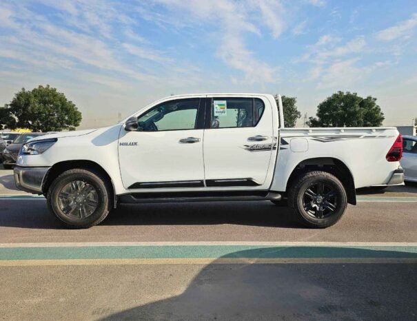 TOYOTA HILUX SR5 2025 ESSENCE 4 CYLINDRES 2.7L BOÎTE AUTO