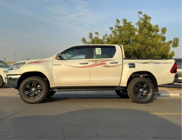 TOYOTA HILUX SR5 2025 PETROL V4 2.7L M/T