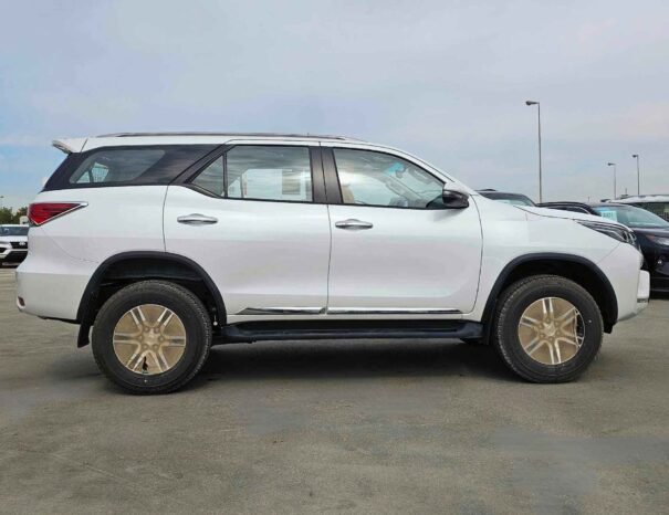 TOYOTA FORTUNER FULL OPTION 2024 PETROL V4 2.7L A/T