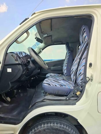 TOYOTA HIACE Изображение 8