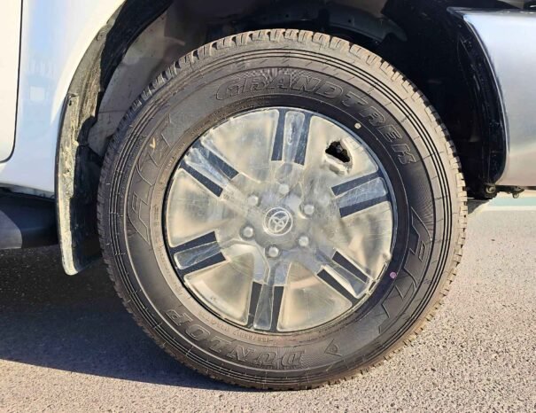 TOYOTA HILUX SR5 2025 ESSENCE 4 CYLINDRES 2.7L BOÎTE AUTO