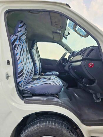 TOYOTA HIACE Изображение 7