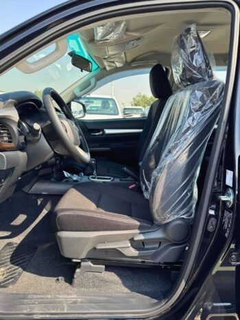 TOYOTA HILUX SR5 2025 PETROL V4 2.7L AT