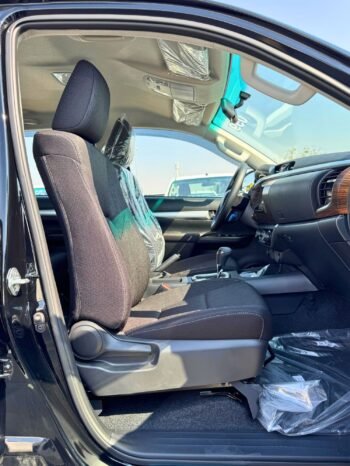 TOYOTA HILUX SR5 2025 PETROL V4 2.7L AT