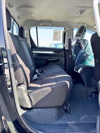 TOYOTA HILUX SR5 2025 PETROL V4 2.7L AT