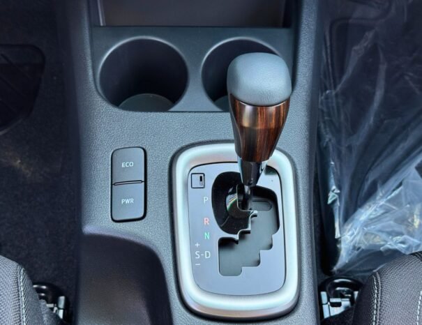 TOYOTA HILUX SR5 2025 PETROL V4 2.7L AT
