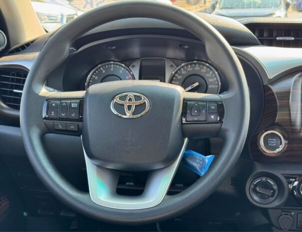TOYOTA HILUX SR5 2025 PETROL V4 2.7L AT