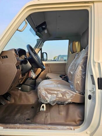 TOYOTA LAND CRUISER PICKUP Изображение 6