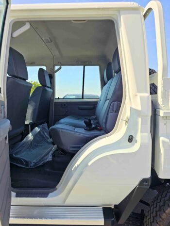 TOYOTA LAND CRUISER PICKUP Image 5