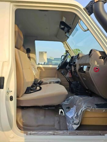 TOYOTA LAND CRUISER PICKUP Изображение 5