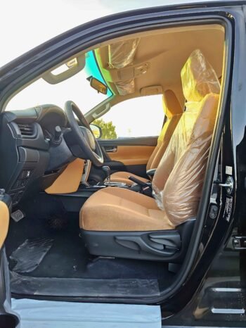 TOYOTA FORTUNER Image 7