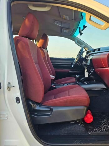 TOYOTA HILUX Image 6