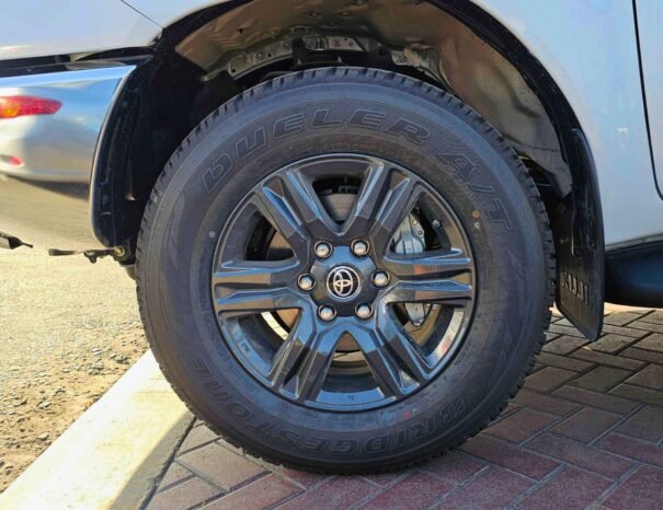 TOYOTA HILUX GLX SR5 2025 PETROL V4 2.7L M/T