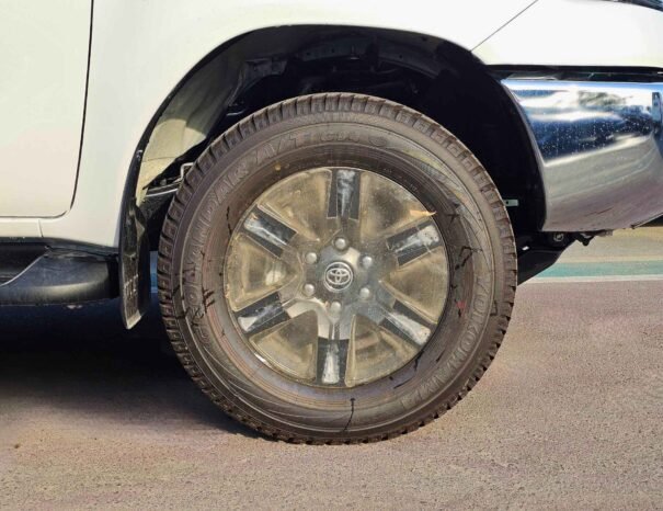TOYOTA HULUX SR5 FULL OPTION 2025 PETROL V4 2.7L M/T