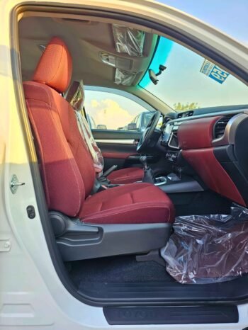 TOYOTA HILUX Image 5