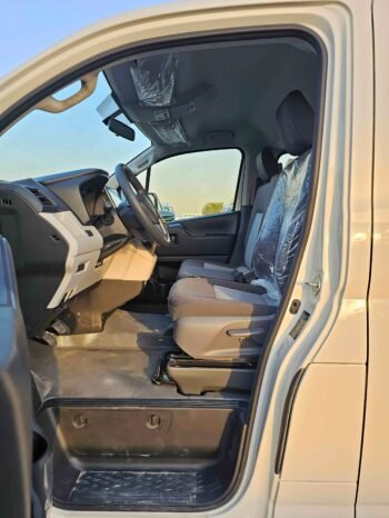 TOYOTA HIACE Image 7
