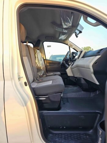 TOYOTA HIACE Image 6