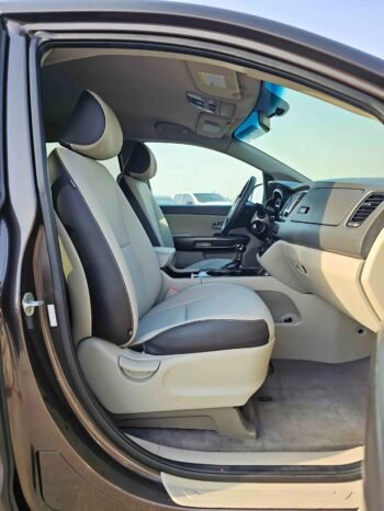 KIA SEDONA Image 3