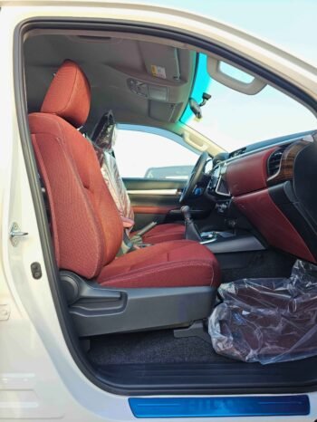TOYOTA HILUX Image 6