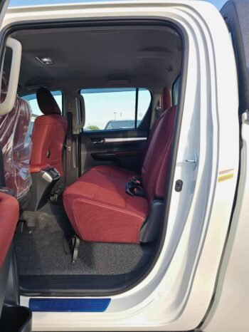 TOYOTA HILUX Image 4