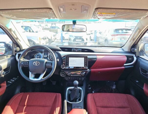 TOYOTA HILUX SR5 2025 PETROL V4 2.7L M/T