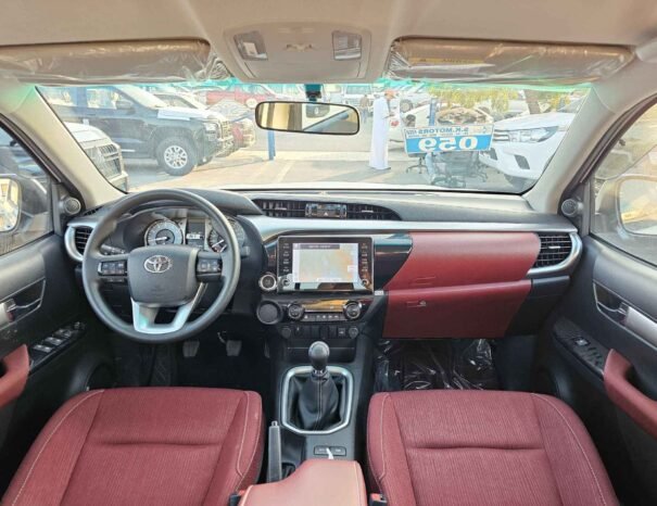 TOYOTA HILUX SR5 NARROW BODY DOUBLE CABIN 2024 V4 2.7L M/T