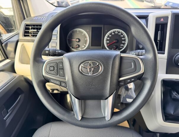 TOYOTA HIACE HIGHROOF 2025 DIESEL V4 2.8L M/T